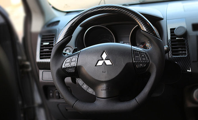Спортивный руль Mitsubishi Outlander XL